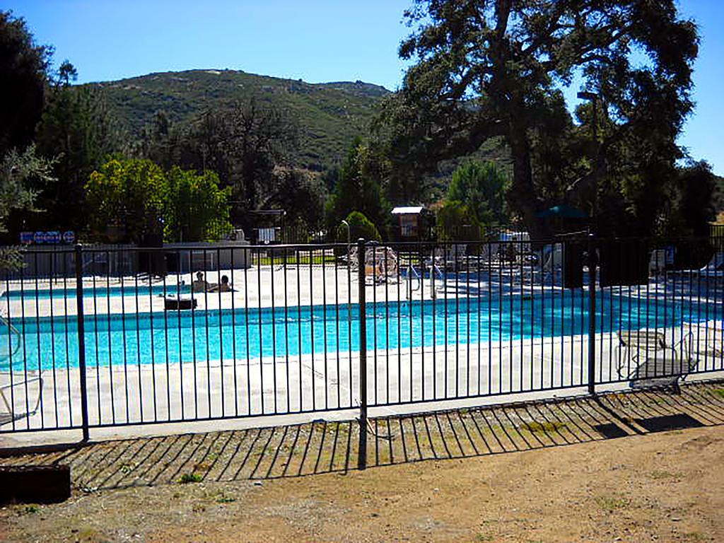 Oakzanita Springs Camping Resort Cabin 1 Descanso Εξωτερικό φωτογραφία